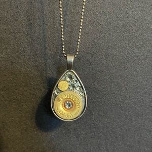 Pretty hunter long necklace